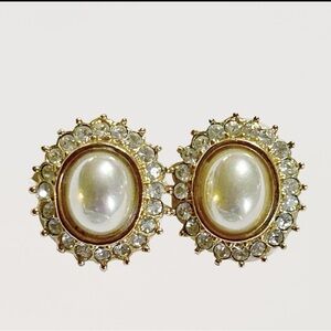 Vintage ROMAN Gold tone and Pearl Clip-On Earrings